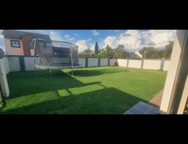 3 BEDROOM HOUSE FOR SALE IN HEUWELSIG ESTATE